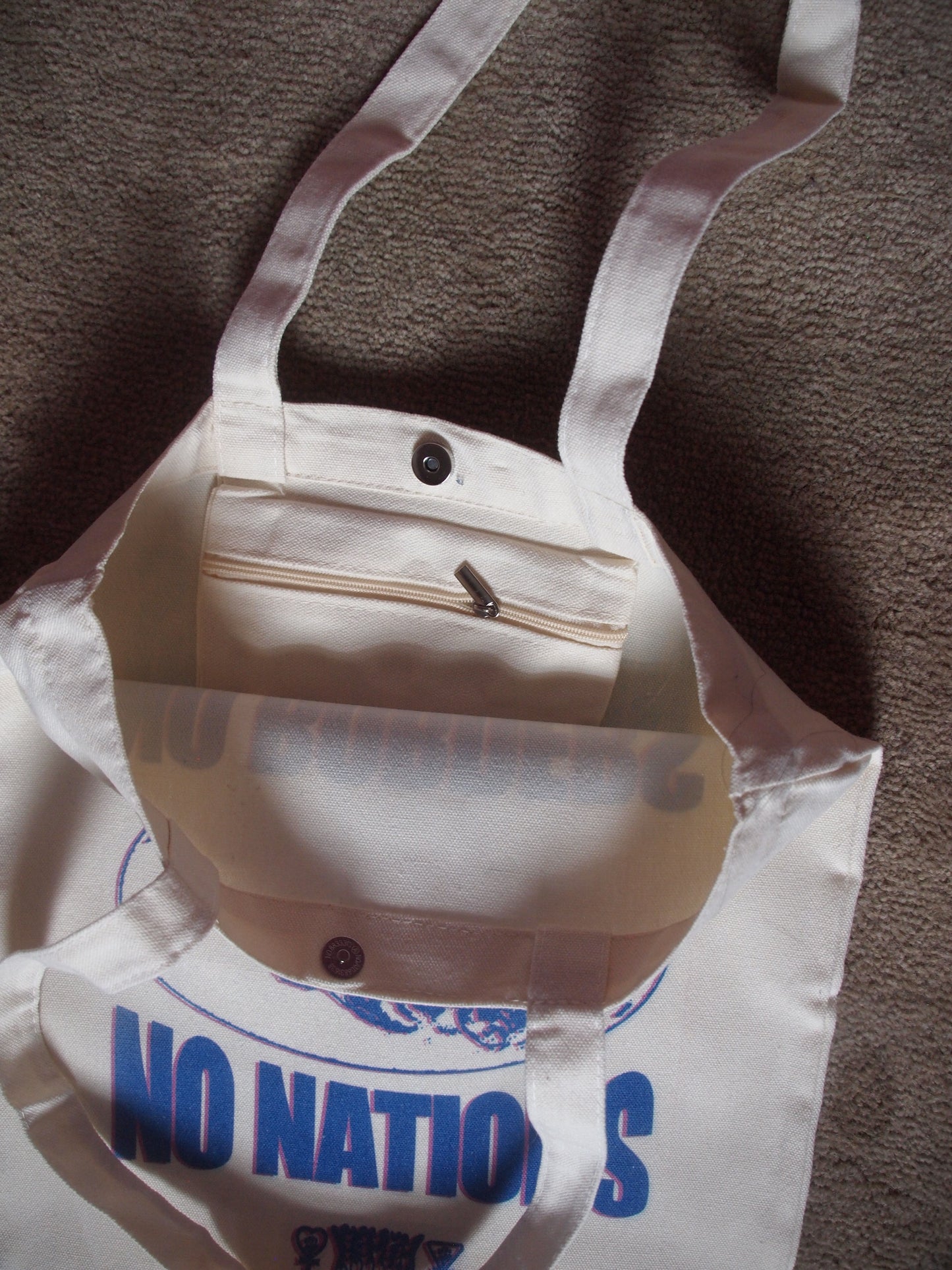 "NO BORDERS NO NATIONS" Pangea Continental Drift Canvas Tote Bag